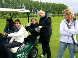 Autos auf dem Golfplatz?